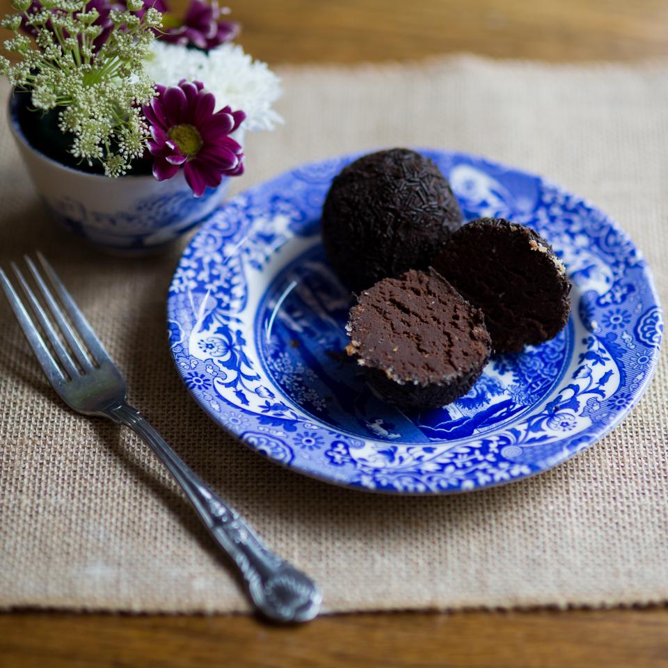 Chocolate Sponge Truffles (without Alcohol)