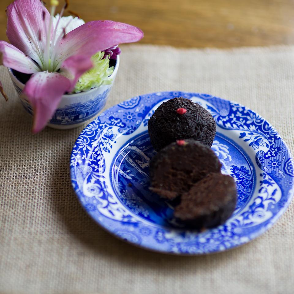 Chocolate Sponge Truffles (with Rum Alcohol)