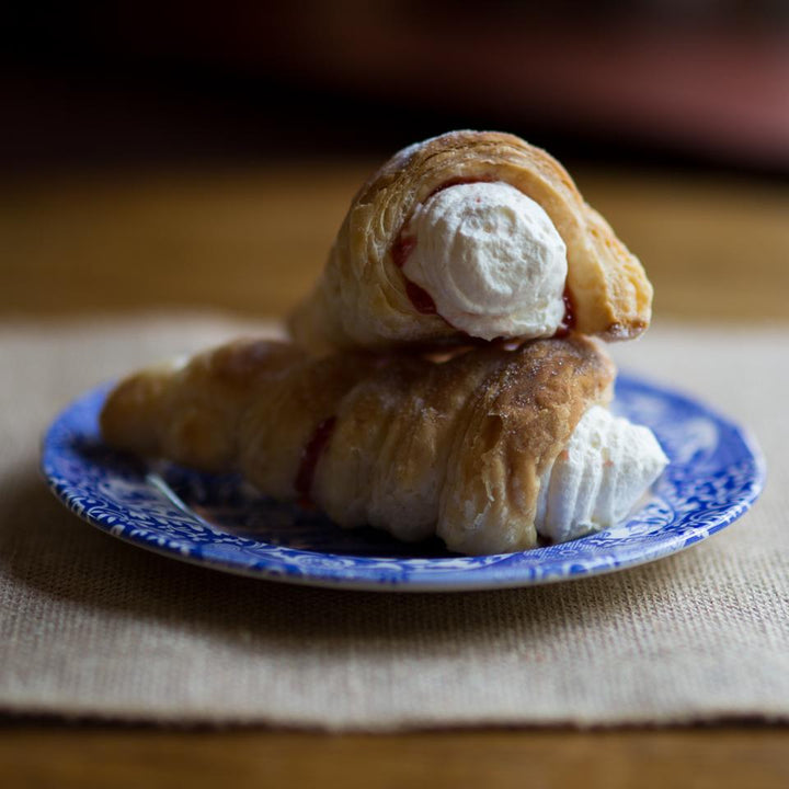 Box of x4 Cream Horns