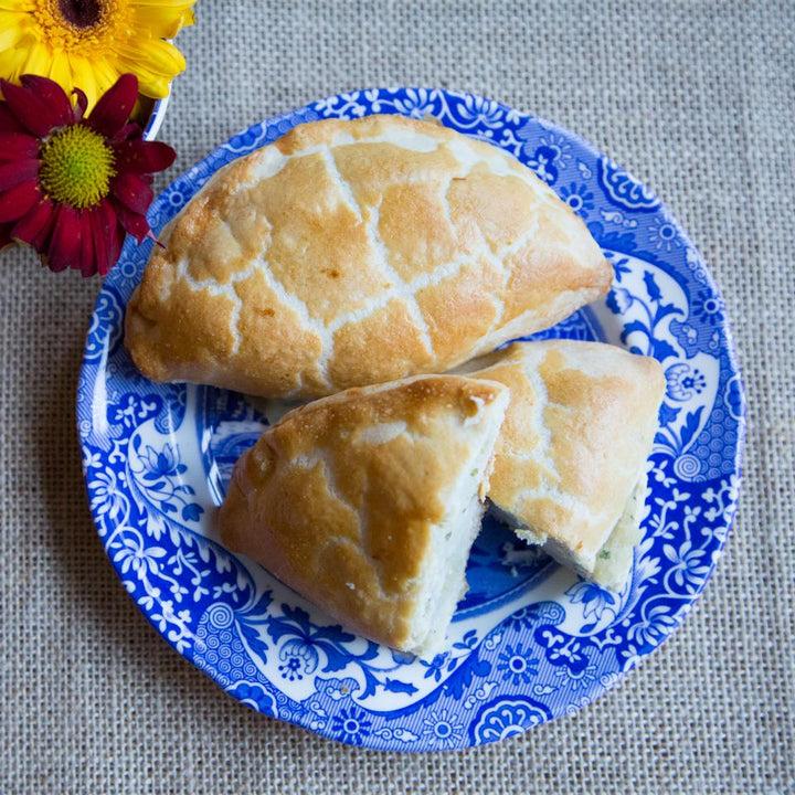 Box of x4 Cheese & Onion Potato Pasty
